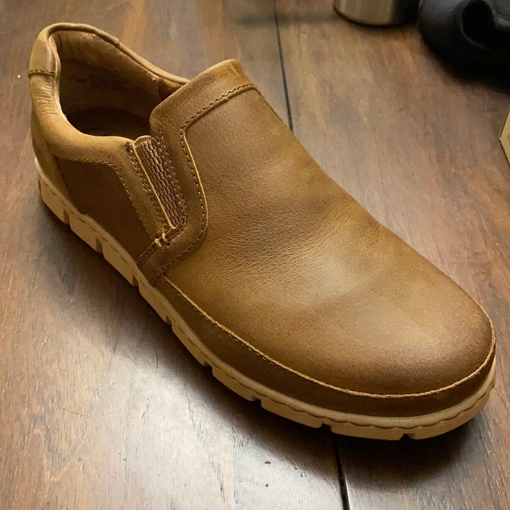 B.O.C Tan leather men’s dress shoes size 10 BRAND NEW